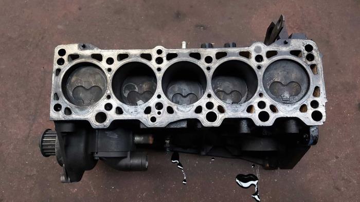 Usagé Piston Volkswagen Transporter Prix sur demande proposé par N Kossen Autorecycling BV