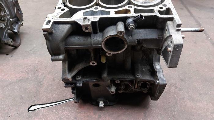 Usagé Piston Renault Clio Prix sur demande proposé par N Kossen Autorecycling BV