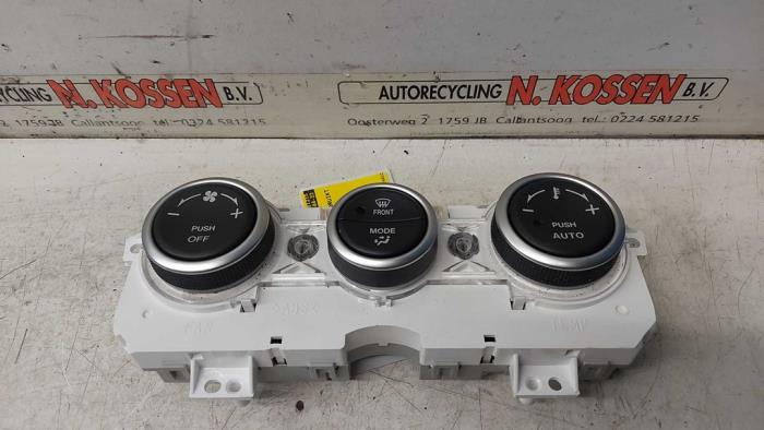 Używane Panel climatronic Mazda 6 Sportbreak (GY19/89) 2.0i 16V S-VT Cena na żądanie oferowane przez N Kossen Autorecycling BV