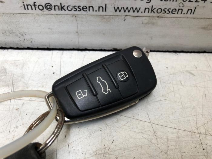 Używane Kluczyk scyzoryk Audi A6 Cena na żądanie oferowane przez N Kossen Autorecycling BV