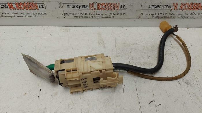 Gebrauchte Benzinpumpe Nissan Terrano II (R20/TR50) 2.4 SE,SLX 12V Preis auf Anfrage angeboten von N Kossen Autorecycling BV
