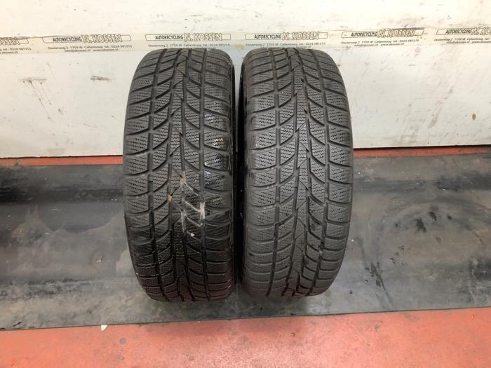 Używane Opona zimowa Cena na żądanie oferowane przez N Kossen Autorecycling BV