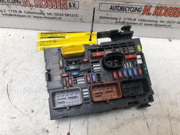 Fuse box Peugeot Partner 9807028880 Autorecycling N Kossen bv