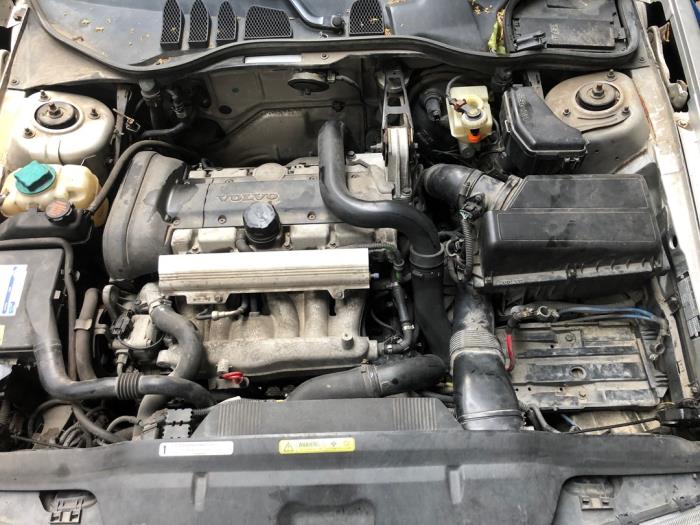 Engine Volvo V70 2.4 XC T 20V 4x4 - B5254T