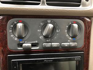 Usados Panel de control de aire acondicionado Volvo V70 (GW/LW/LZ) 2.4 XC T 20V 4x4 Precio de solicitud ofrecido por N Kossen Autorecycling BV