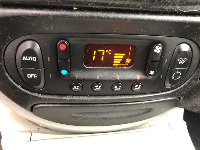 Air conditioning control panel from a Renault Scénic I (JA) 1.8 16V 2002
