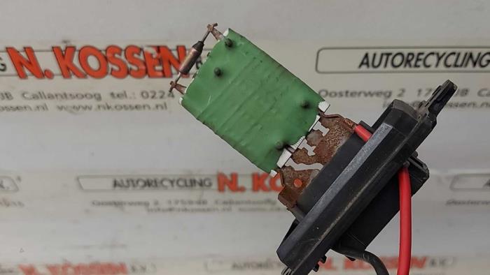 Heater resistor from a Renault Twingo II (CN) 1.5 dCi 75 FAP 2013