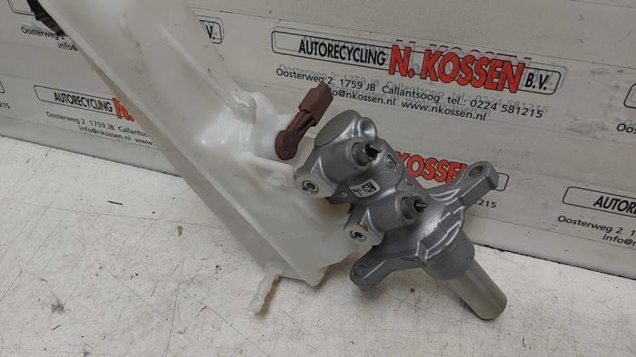 Master cylinder from a Opel Vivaro 2021