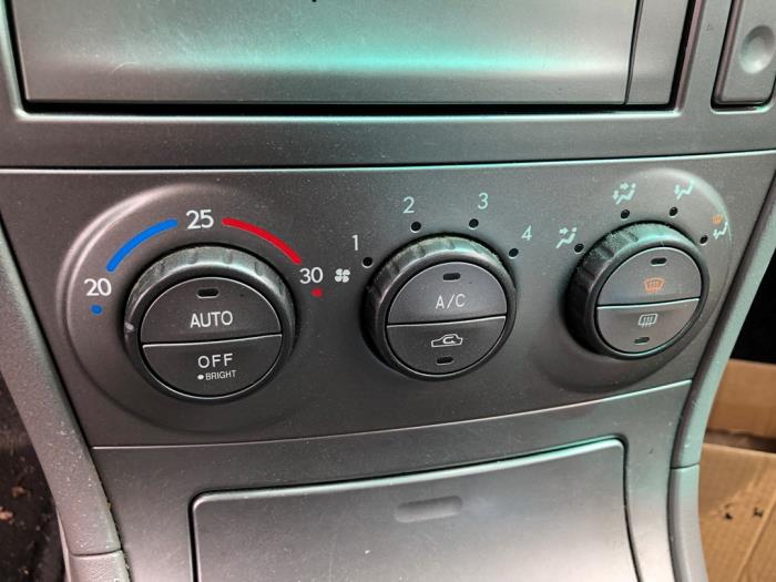 Używane Panel climatronic Subaru Forester Cena na żądanie oferowane przez N Kossen Autorecycling BV