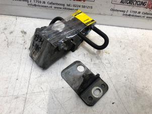 Used Front door hinge, left Volkswagen Caddy IV 1.6 TDI 16V Price on request offered by N Kossen Autorecycling BV