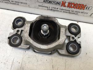 Used Gearbox mount Landrover Freelander II 2.0 Si4 16V Price on request offered by N Kossen Autorecycling BV