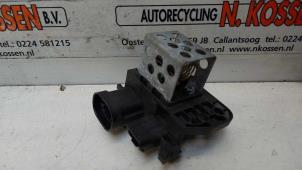 Used Cooling fan resistor Opel Vivaro Price on request offered by N Kossen Autorecycling BV