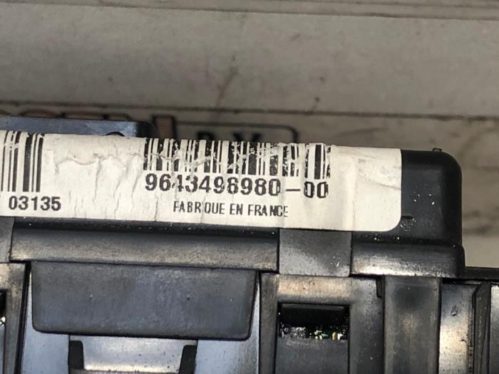 Fuse box Peugeot Partner 2.0 HDI T118470002E SIEMENS