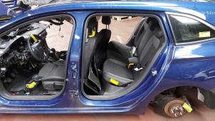 Usagé Joint caoutchouc portière 4portes arrière gauche Opel Astra K Sports Tourer 1.2 Turbo 12V Prix sur demande proposé par N Kossen Autorecycling BV