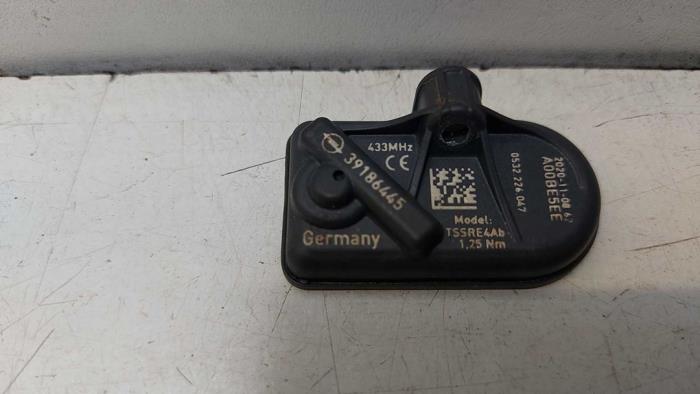 Tyre pressure module from a Opel Astra K Sports Tourer 1.2 Turbo 12V 2021