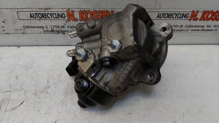 Begagnade Högtryckspump Seat Alhambra (7N) 2.0 TDI 16V Pris på förfrågan erbjuds av N Kossen Autorecycling BV