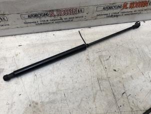 Used Rear gas strut, left Smart Fortwo Coupé (451.3) 1.0 45 KW Price on request offered by N Kossen Autorecycling BV
