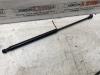 Rear gas strut, left from a Smart Fortwo Coupé (451.3), 2007 1.0 45 KW, Hatchback, 2-dr, Petrol, 999cc, 45kW (61pk), RWD, 3B21; 132910, 2007-01 / 2013-02, 451.330; 451.334 2013