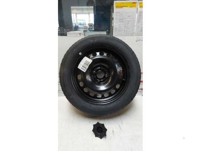 Spare wheel from a Opel Corsa D 1.4 16V Twinport 2011