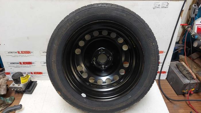 Spare wheel from a Opel Corsa D 1.4 16V Twinport 2011