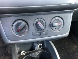 Używane Panel sterowania klimatyzacji Seat Ibiza IV (6J5) 1.2 TDI Ecomotive Cena na żądanie oferowane przez N Kossen Autorecycling BV