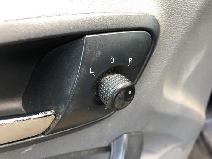 Spiegel Schalter van een Seat Ibiza IV (6J5) 1.2 TDI Ecomotive 2010