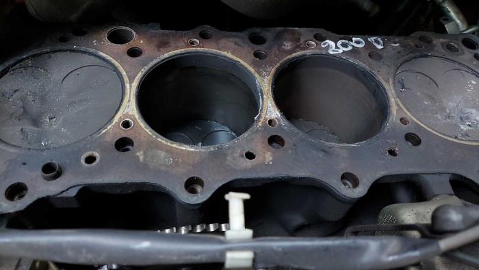 Used Engine crankcase Mercedes 207 - 410 Price on request offered by N Kossen Autorecycling BV