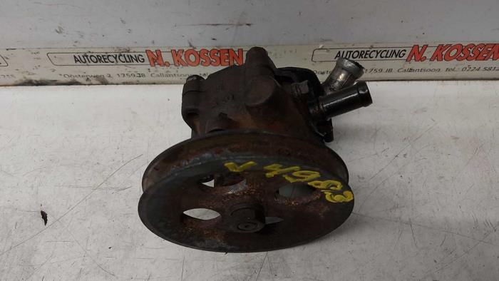 Usagé Pompe de direction Nissan Terrano II (R20/TR50) 2.4 SE,SLX 12V Prix sur demande proposé par N Kossen Autorecycling BV