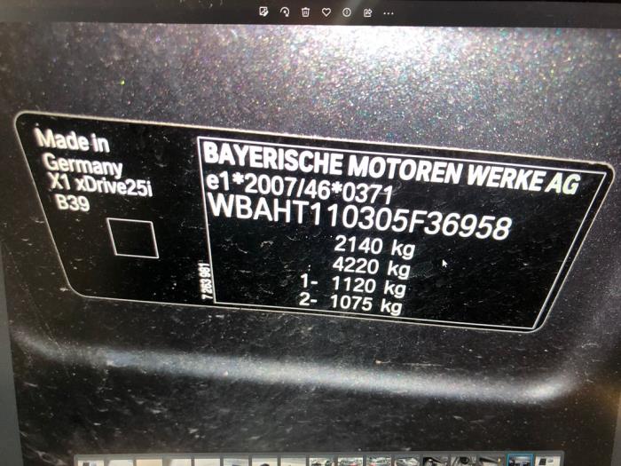 Bremszange rechts hinten van een BMW X1 (F48) xDrive 28i 2.0 16V Twin Power Turbo 2016
