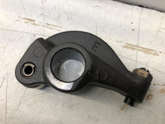 Begagnade Vipparm Mitsubishi L-300 (P..) 2.5D Pris på förfrågan erbjuds av N Kossen Autorecycling BV