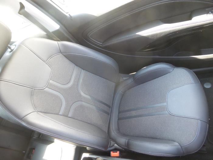 Używane Fotel prawy Opel Adam Cena na żądanie oferowane przez N Kossen Autorecycling BV