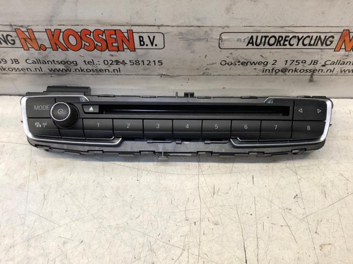Używane Panel obslugi radia BMW X1 (F48) xDrive 28i 2.0 16V Twin Power Turbo Cena na żądanie oferowane przez N Kossen Autorecycling BV
