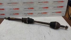 Used Front drive shaft, right Renault Clio III (BR/CR) 1.4 16V Price on request offered by N Kossen Autorecycling BV