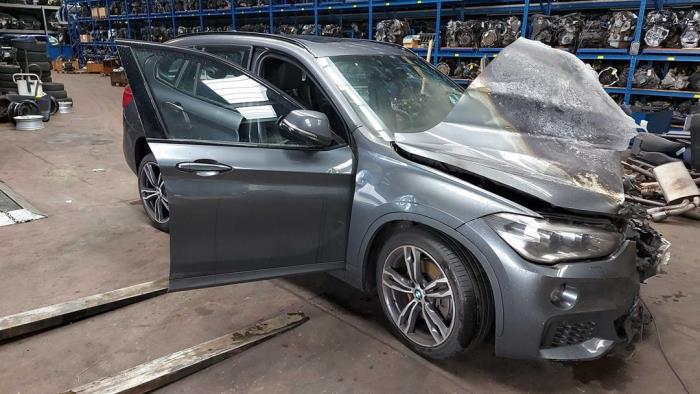 Insertion ceinture de sécurité avant droite d'un BMW X1 (F48) xDrive 28i 2.0 16V Twin Power Turbo 2016