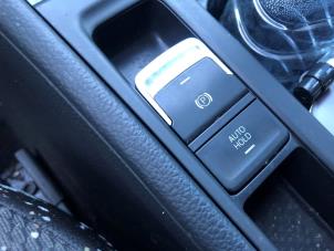 Usados Interruptor de freno de mano Volkswagen Golf VII (AUA) 1.4 TSI BlueMotion Technology 125 16V Precio de solicitud ofrecido por N Kossen Autorecycling BV