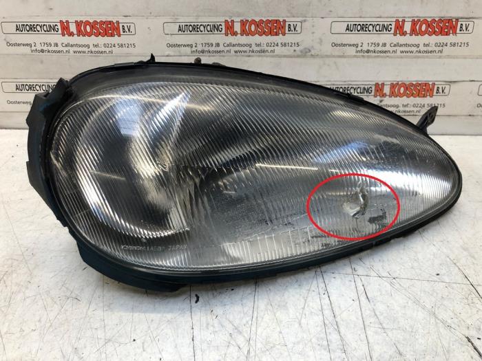 Używane Reflektor prawy Mazda MX-3 (EC) 1.8i V6 24V Cena na żądanie oferowane przez N Kossen Autorecycling BV