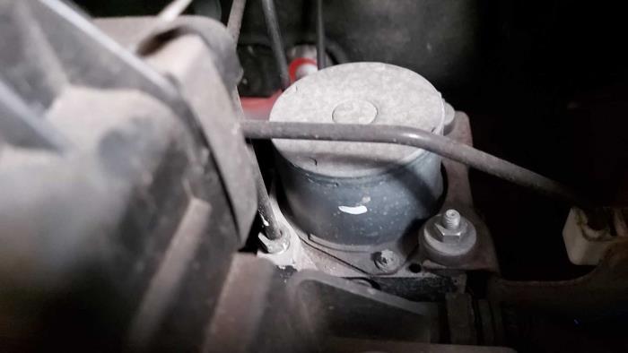 Begagnade ABS-pump Mitsubishi Colt Pris på förfrågan erbjuds av N Kossen Autorecycling BV