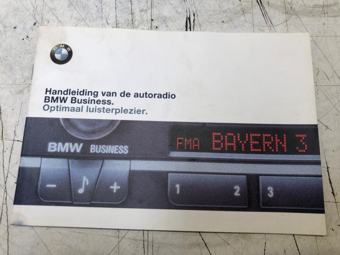 Instruction Booklet from a BMW 3 serie (E46/4) 318i 1999