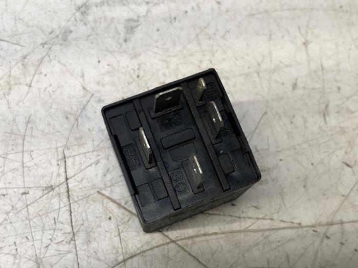 Relay Audi A4 Avant 1.8 20V 165906381