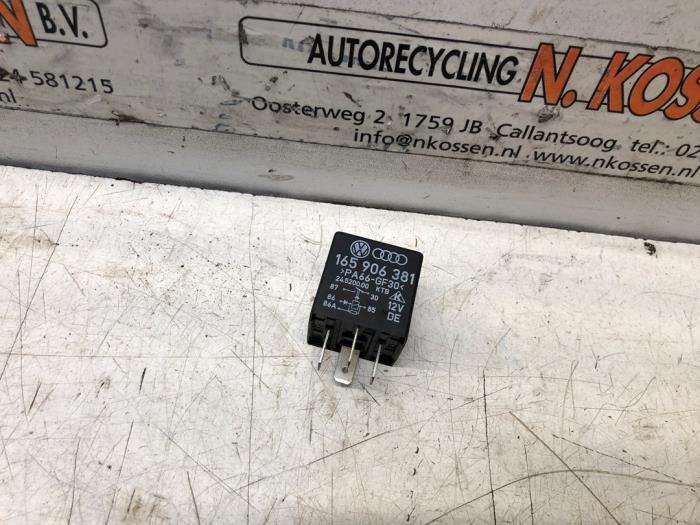 Relay Audi A4 Avant 1.8 20V - 165906381