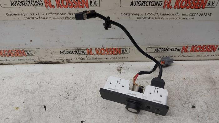 AUX / USB connection from a Land Rover Freelander II 2.0 Si4 16V 2012