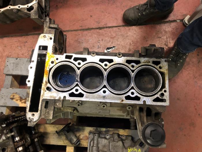 Used Engine crankcase Opel Vectra Price on request offered by N Kossen Autorecycling BV