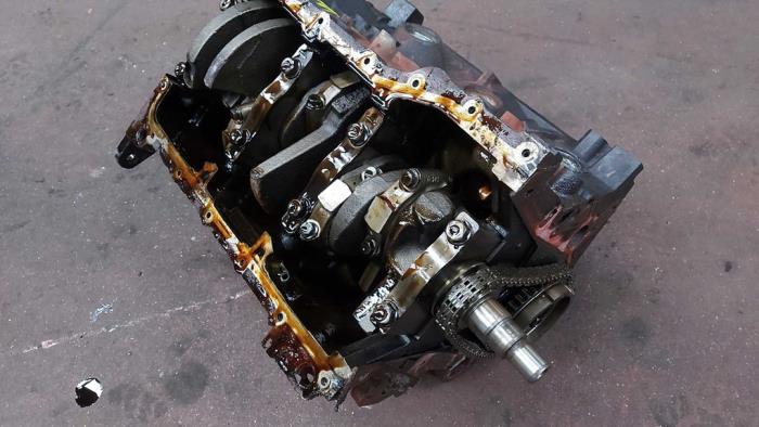 Usagé Vilebrequin Chrysler Voyager/Grand Voyager (RG/RS) 3.3i V6 Grand Voyager Autom. Prix sur demande proposé par N Kossen Autorecycling BV