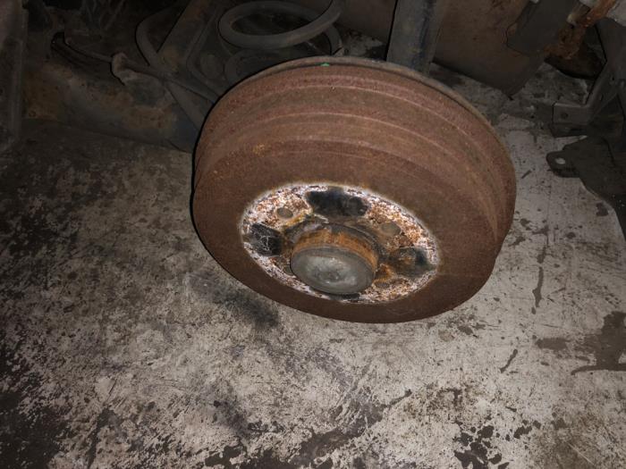 Używane Hamulec bebnowy tyl Nissan Note (E11) 1.6 16V Cena na żądanie oferowane przez N Kossen Autorecycling BV