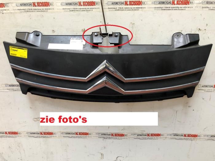 Używane Grill Citroen Jumpy (G9) 1.6 HDI 16V Cena na żądanie oferowane przez N Kossen Autorecycling BV