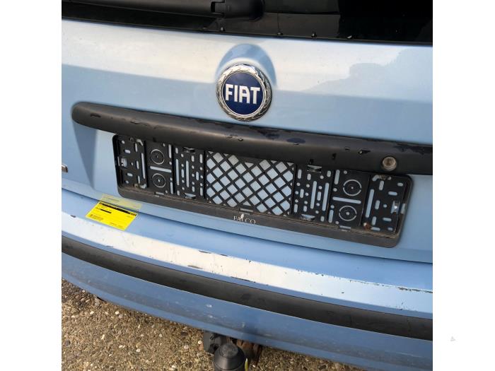 Uchwyt tylnej klapy z Fiat Panda (169) 1.2 Fire 2007