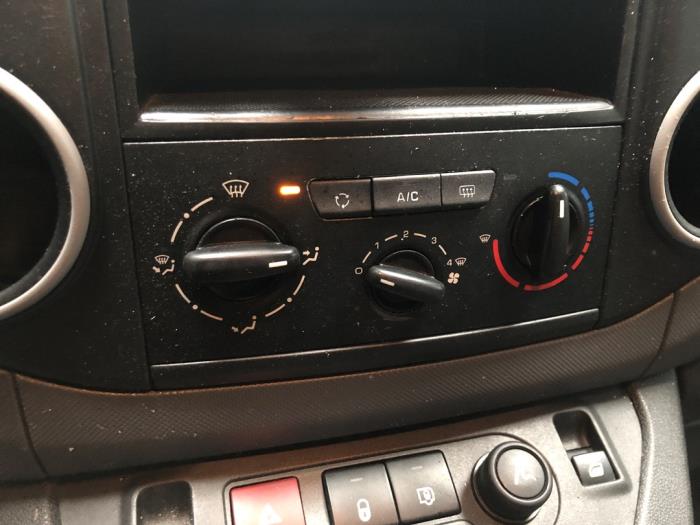 Heater control panel from a Citroën Berlingo 1.6 BlueHDI 100 2016