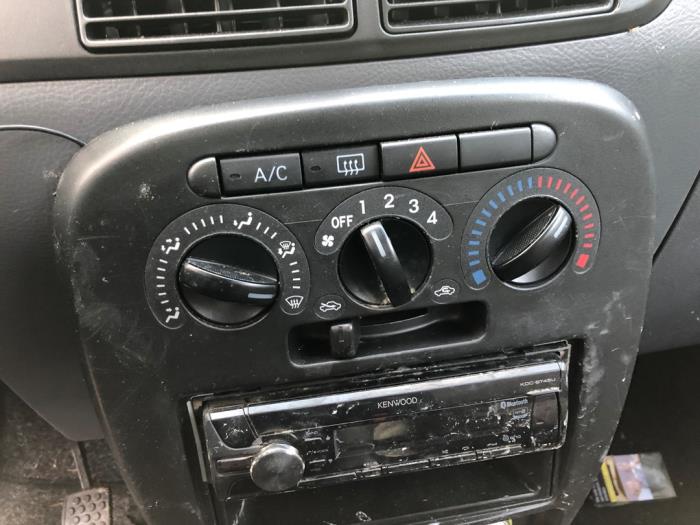 Panel de control de aire acondicionado de un Daihatsu Cuore (L251/271/276) 1.0 12V DVVT 2004