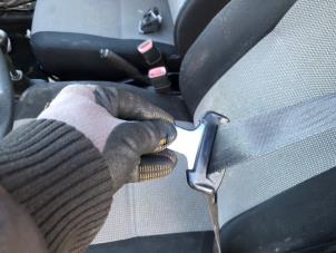 Usados Cinturón de seguridad izquierda delante Daihatsu Cuore (L251/271/276) 1.0 12V DVVT Precio de solicitud ofrecido por N Kossen Autorecycling BV