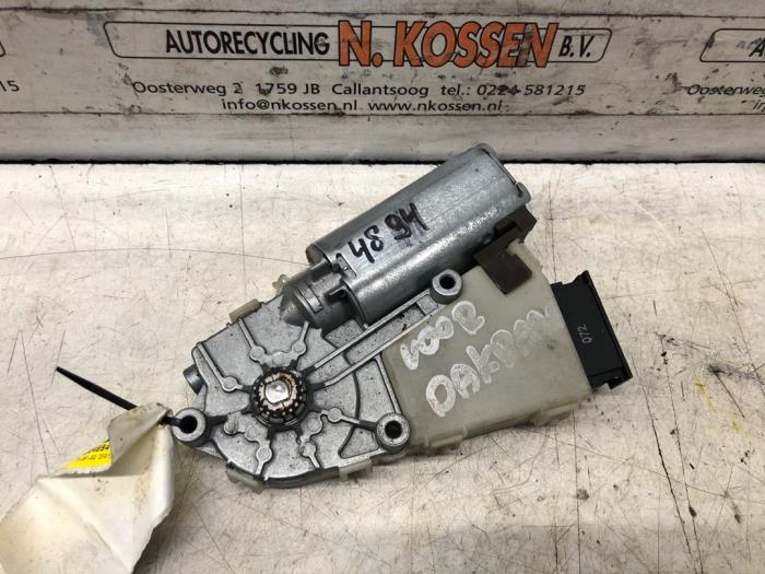 Używane Silnik szyberdachu Fiat Stilo (192A/B) 1.6 16V 3-Drs. Cena na żądanie oferowane przez N Kossen Autorecycling BV